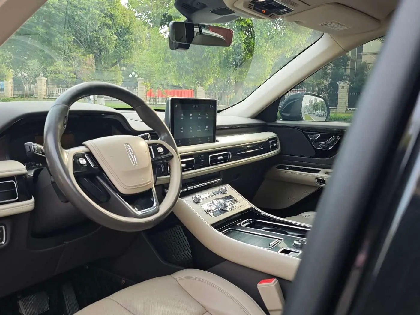 Lincoln Aviator 2020 — Photo 11/19