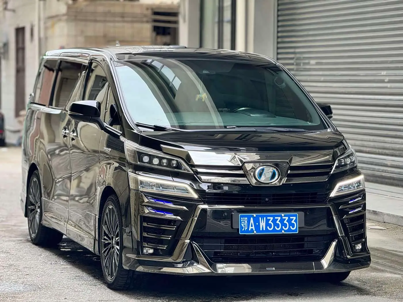 Toyota Vellfire 2020 — Photo 3/20