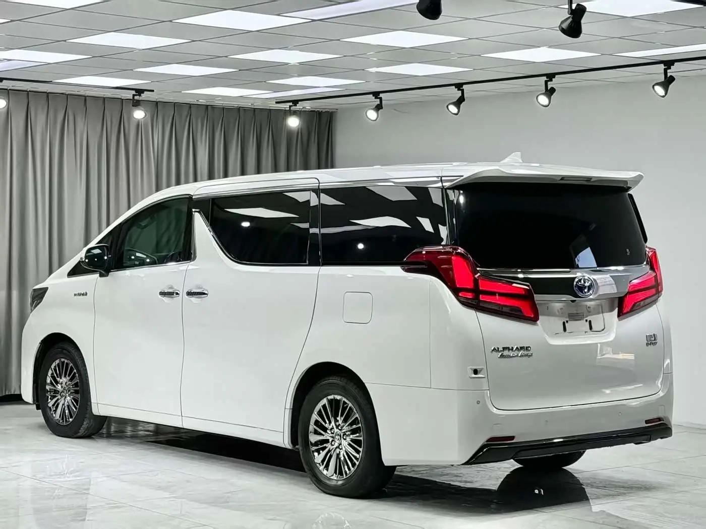 Toyota Alphard 2020 — Фото 11/12