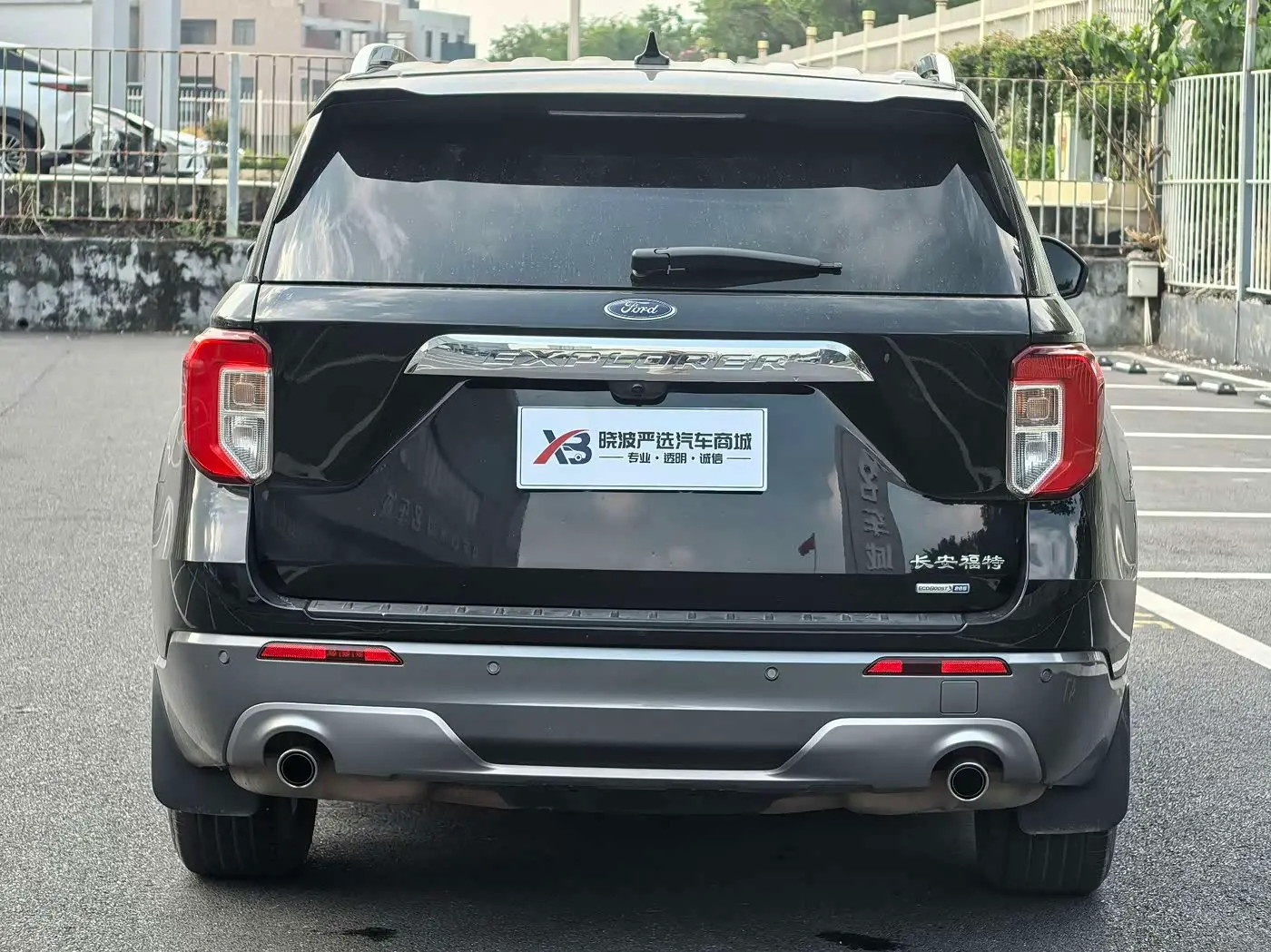 Ford Explorer 2021 — Фото 2/20