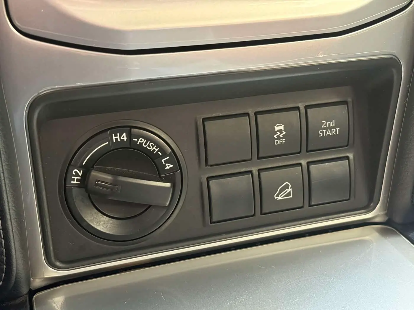 Toyota Prado 2019 — Photo 18/20