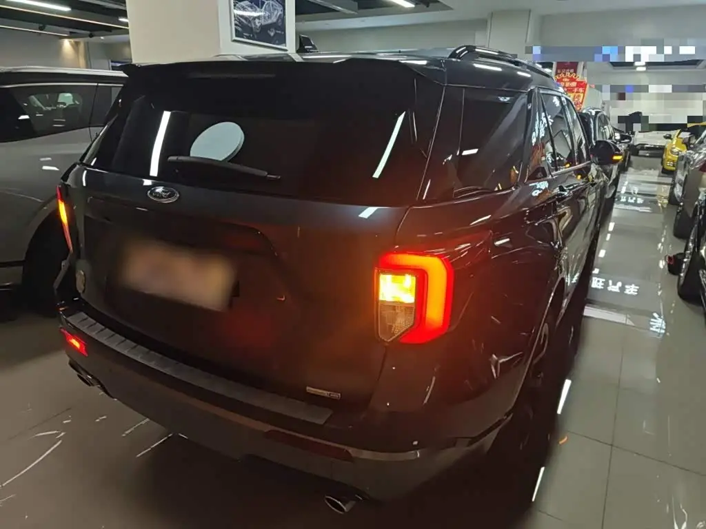 Ford Explorer 2022 — Photo 5/20