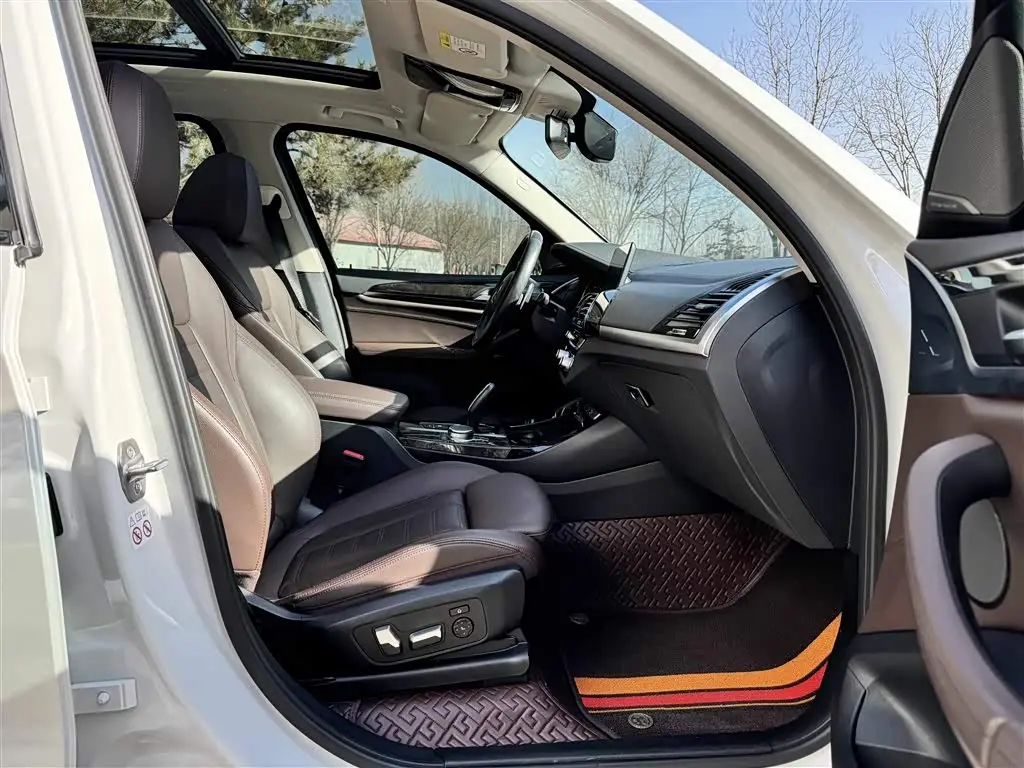 BMW X3 2019 — Photo 8/16