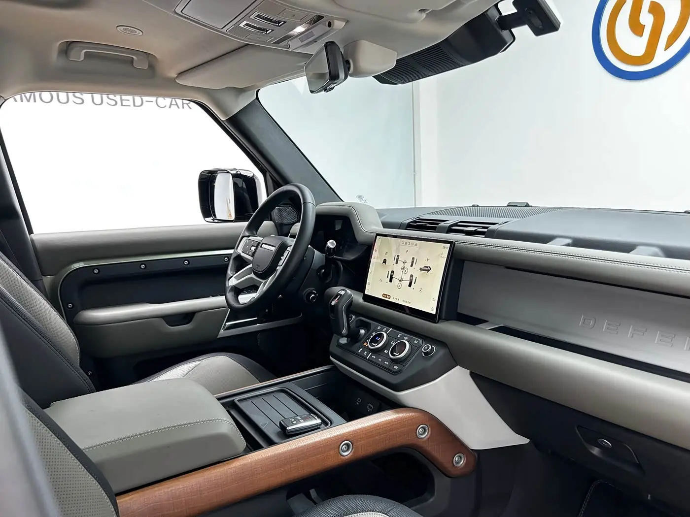 Land Rover Defender 2022 — Photo 15/20