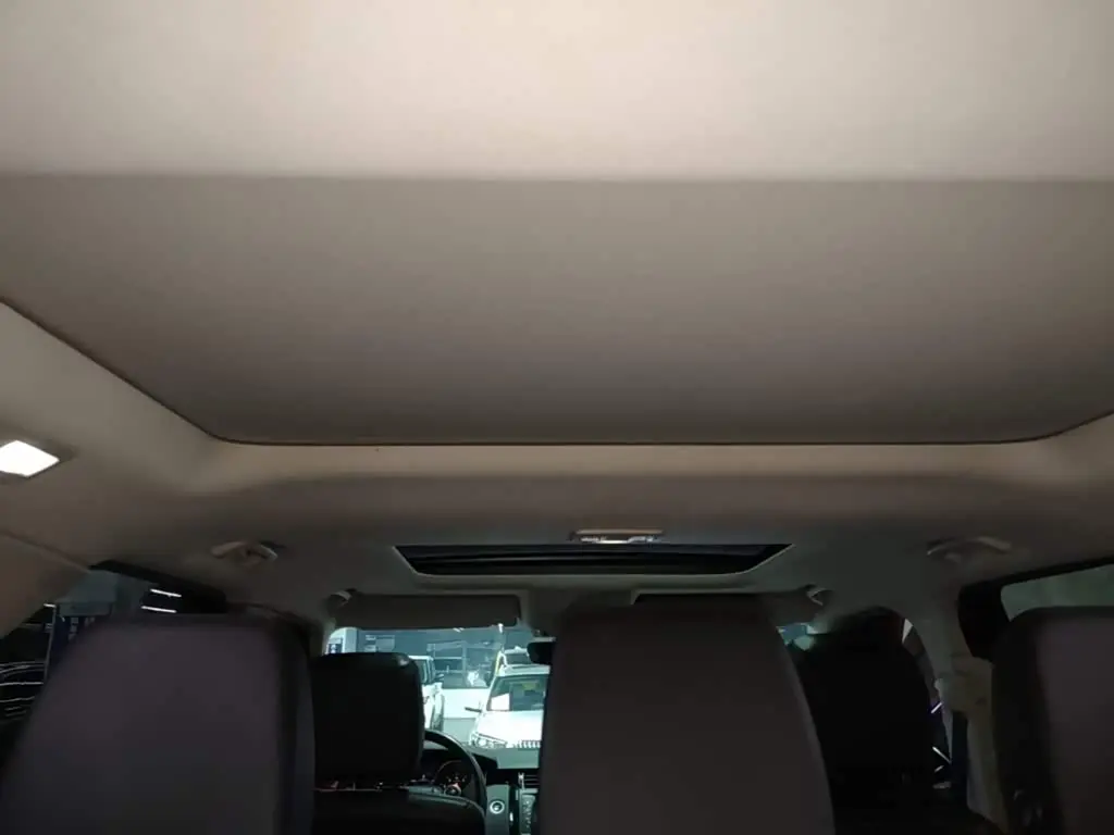 Land Rover Discovery 2018 — Photo 18/20
