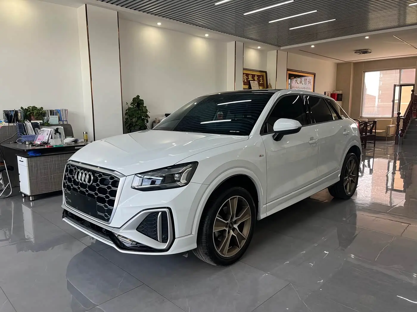 Audi Q2L 2022 — Photo 1/13