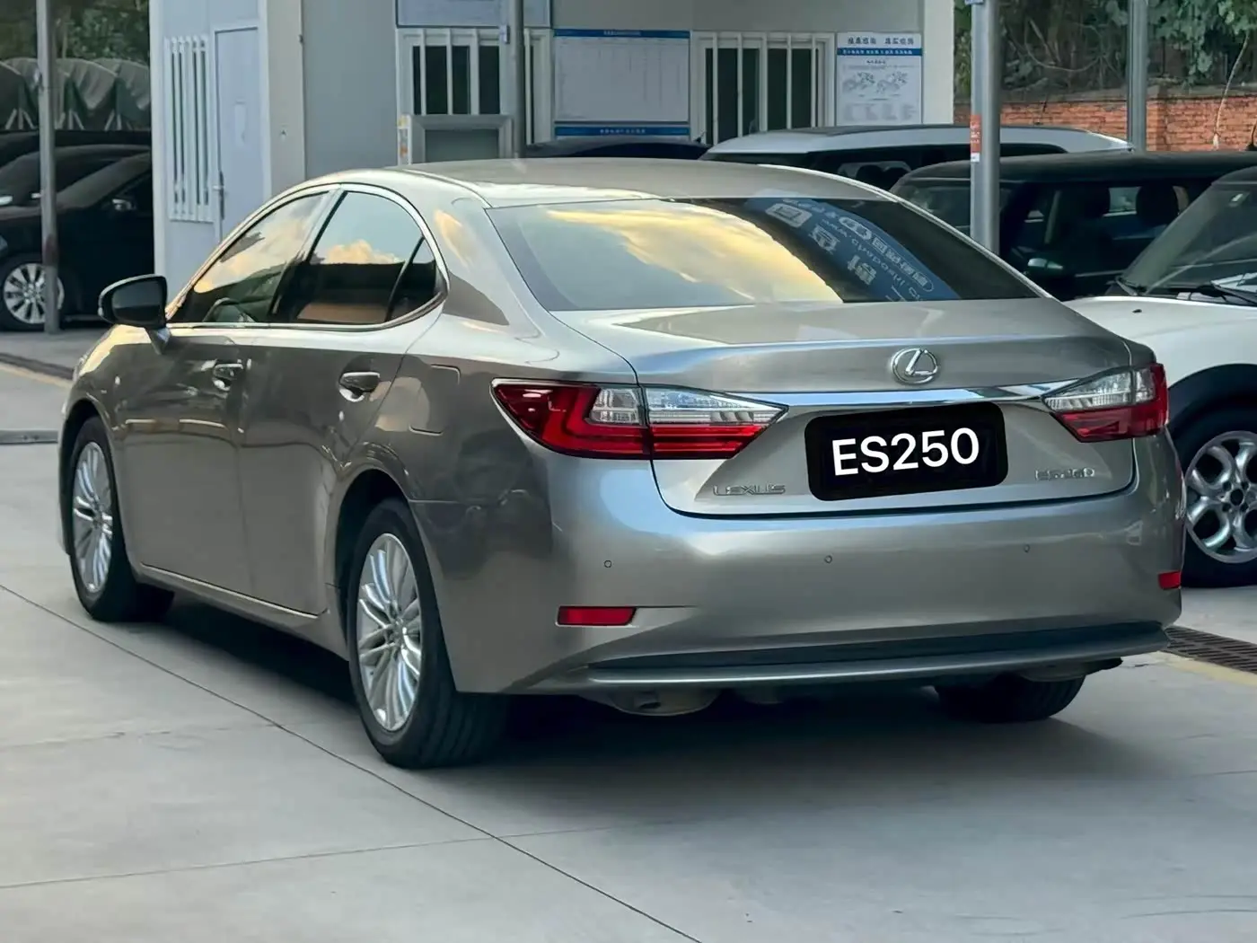 Lexus ES 2018 — Şəkil 9/9
