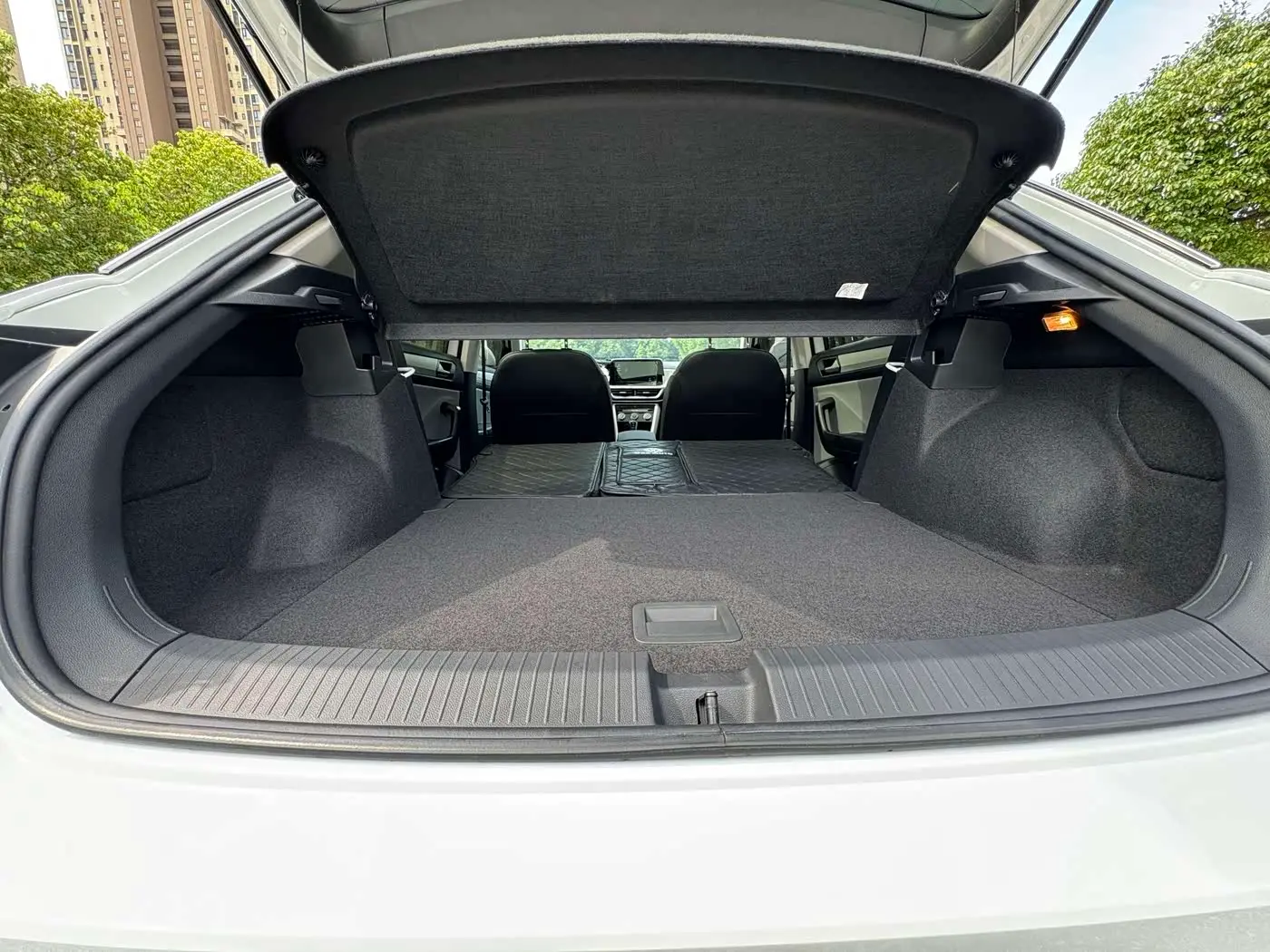 Volkswagen T-ROC 2023 — Photo 17/20