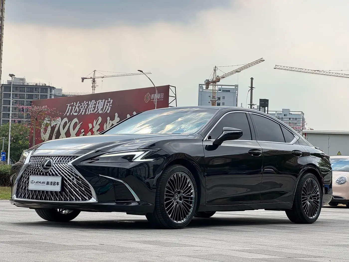 Lexus ES 2025 — ფოტო 1/13