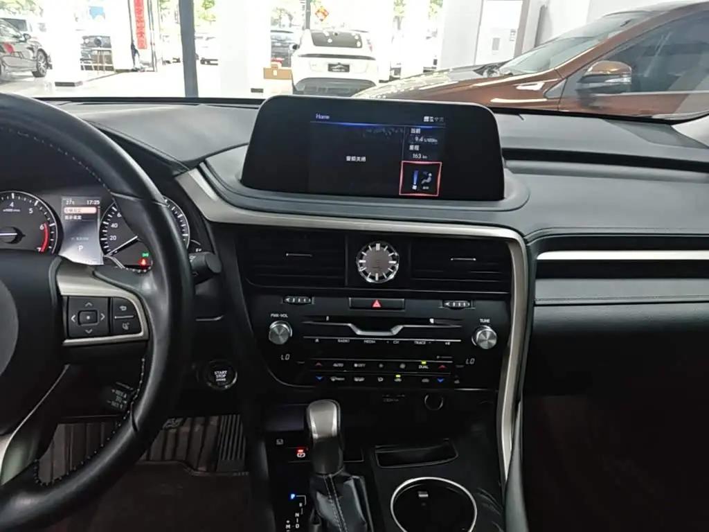 Lexus RX 2021 — Photo 13/20