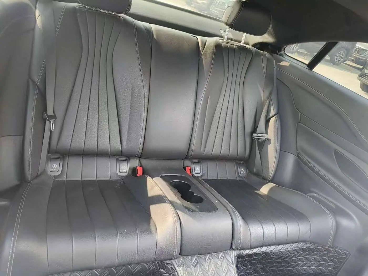 Mercedes-Benz E-Class 2022 — Photo 7/9