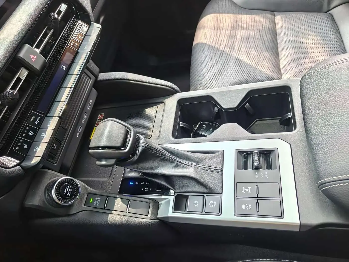 Toyota Prado 2024 — Photo 12/19