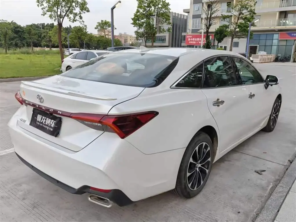 Toyota Avalon 2023 — Photo 9/9
