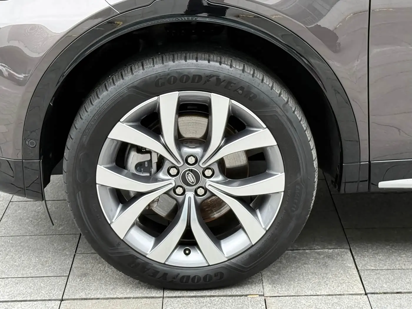 Land Rover Discovery Sport 2023 — Фото 10/20