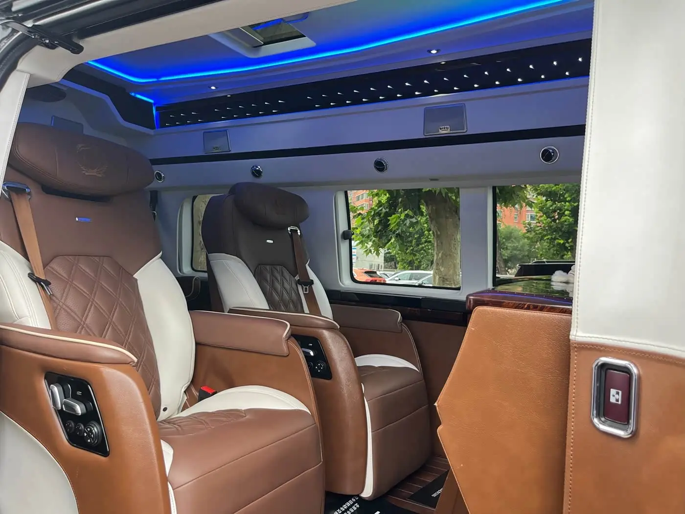 GMC Savana 2016 — Photo 17/20