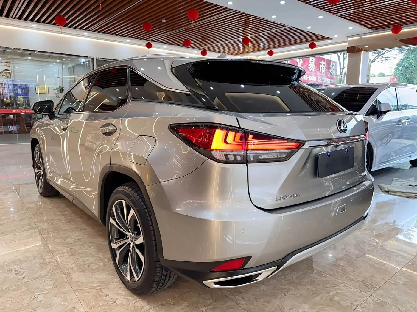 Lexus RX 2021 — Фото 6/18