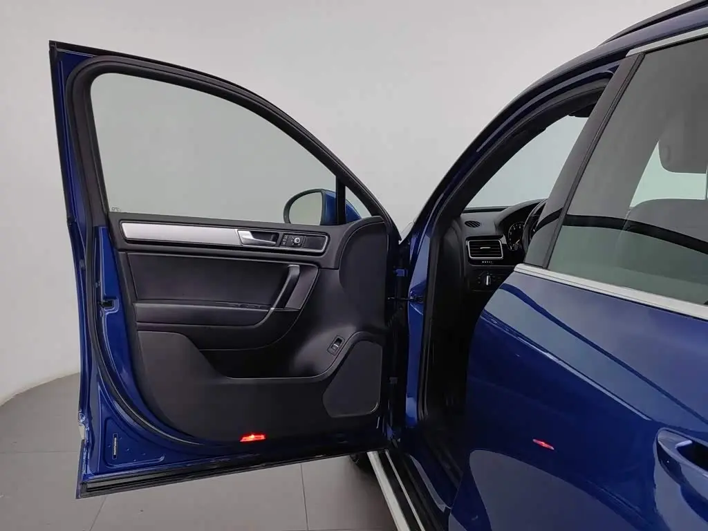 Volkswagen Touareg 2018 — Şəkil 8/20