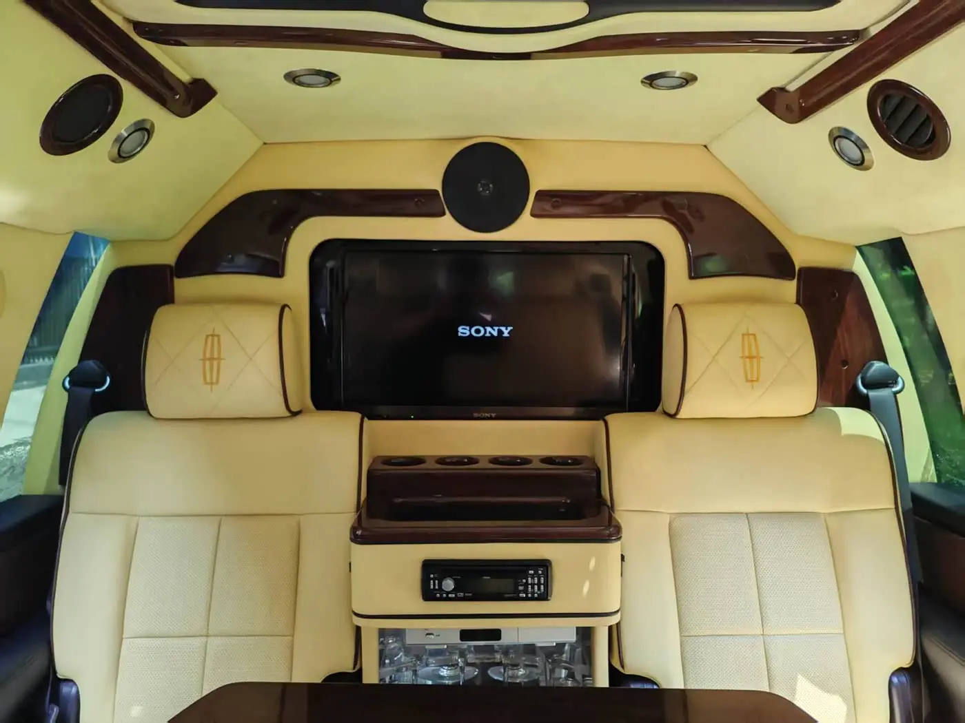 Lincoln Navigator 2013 — Photo 13/17
