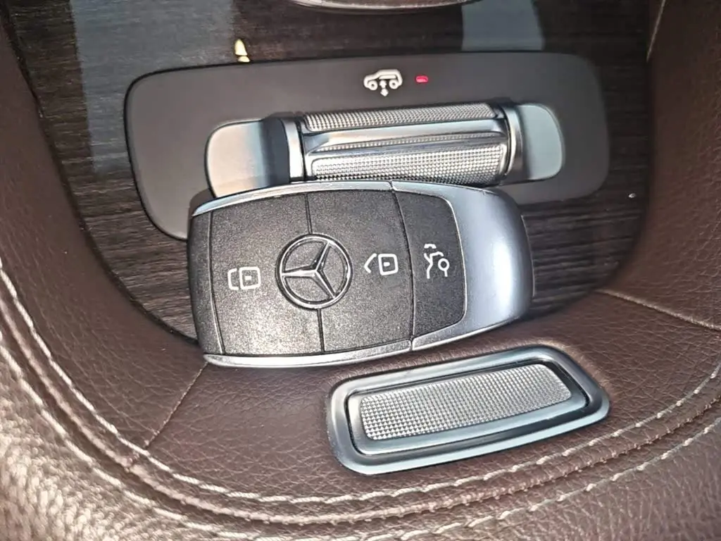 Mercedes-Benz GLE 2021 — Фото 17/20