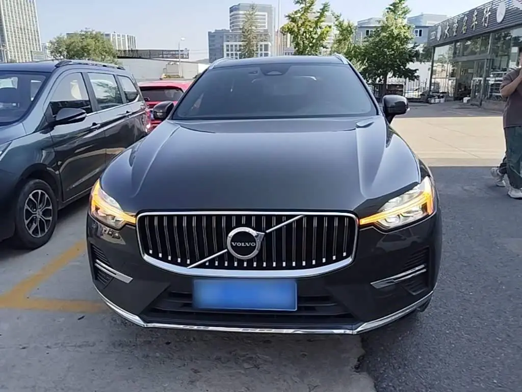 Volvo XC60 2022 — Фото 3/20