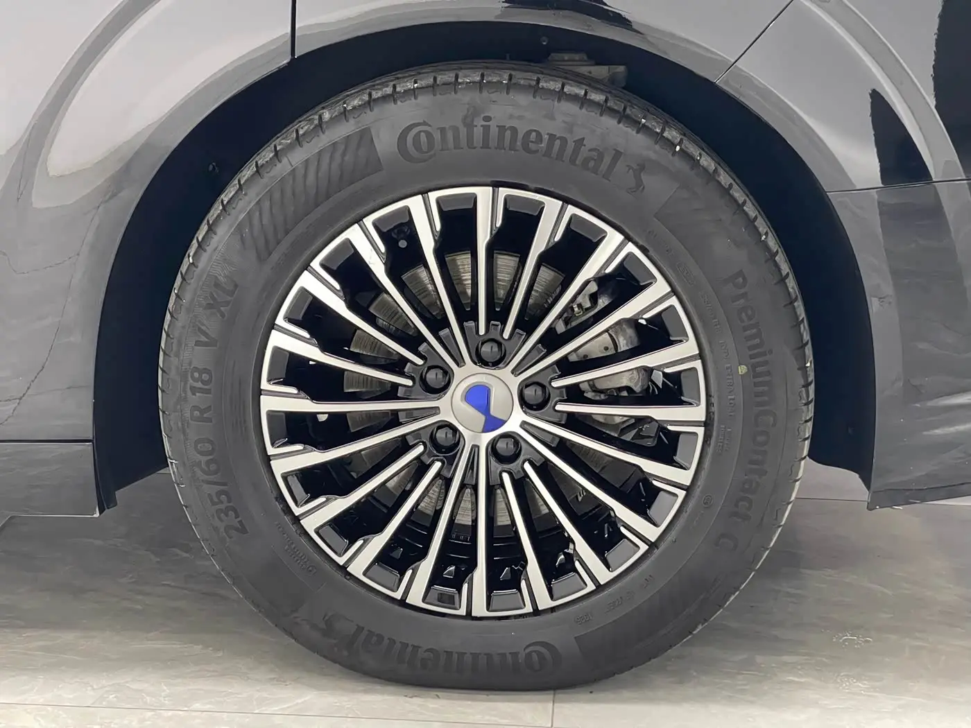 Denza D9 2025 — Photo 19/20