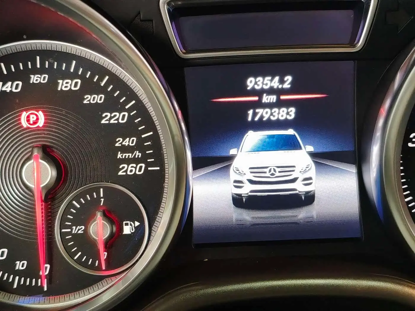 Mercedes-Benz GLE 2016 — Фото 15/20