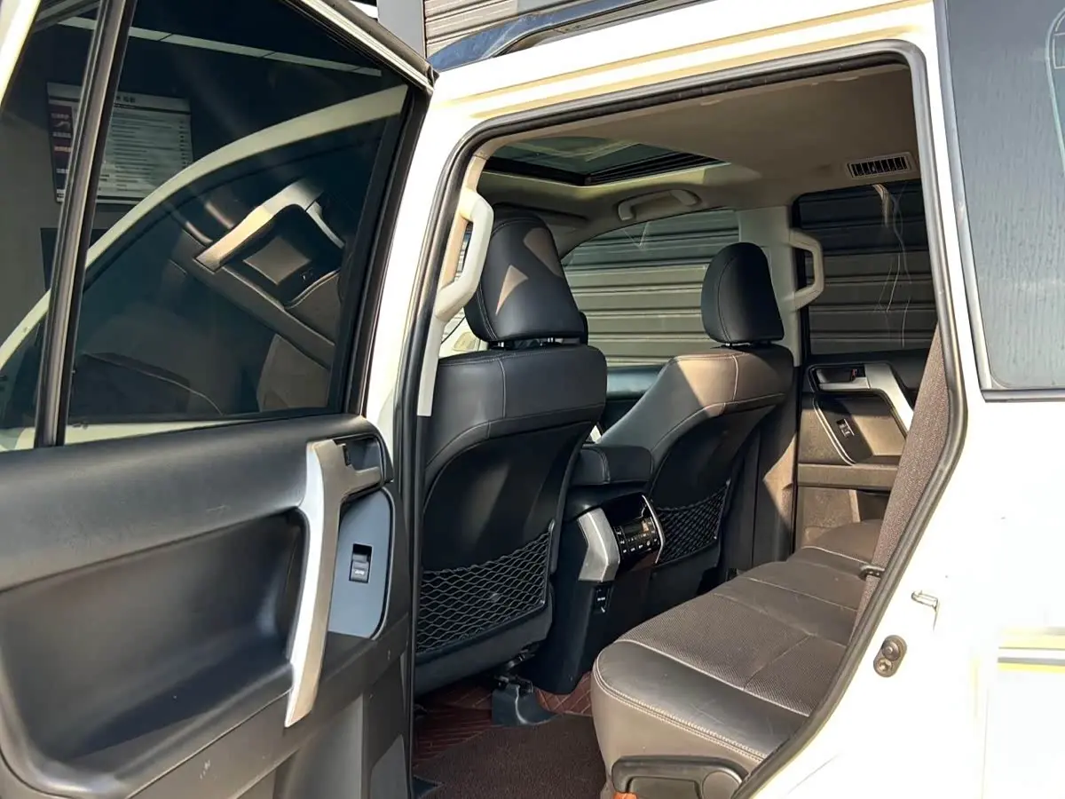 Toyota Prado 2018 — Photo 12/14