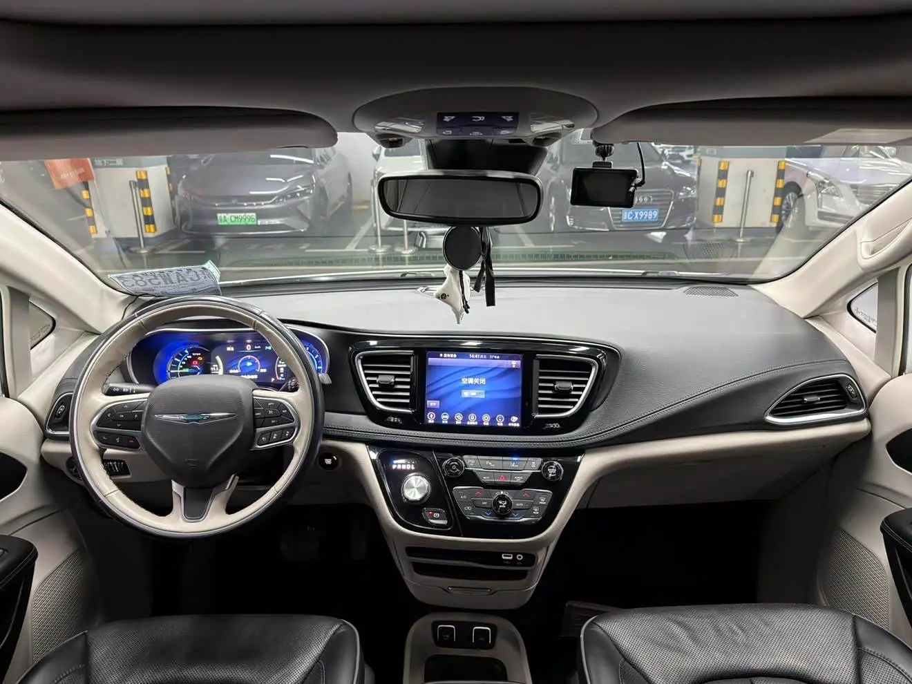 Chrysler Grand Caravan PHEV 2021 — Photo 13/19