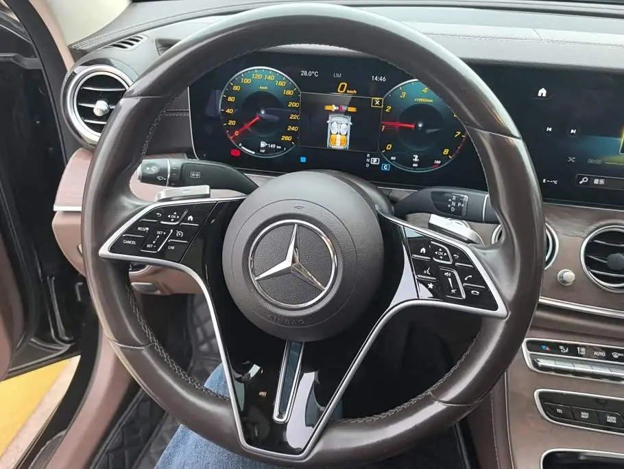 Mercedes-Benz E-Class 2020 — Фото 15/16