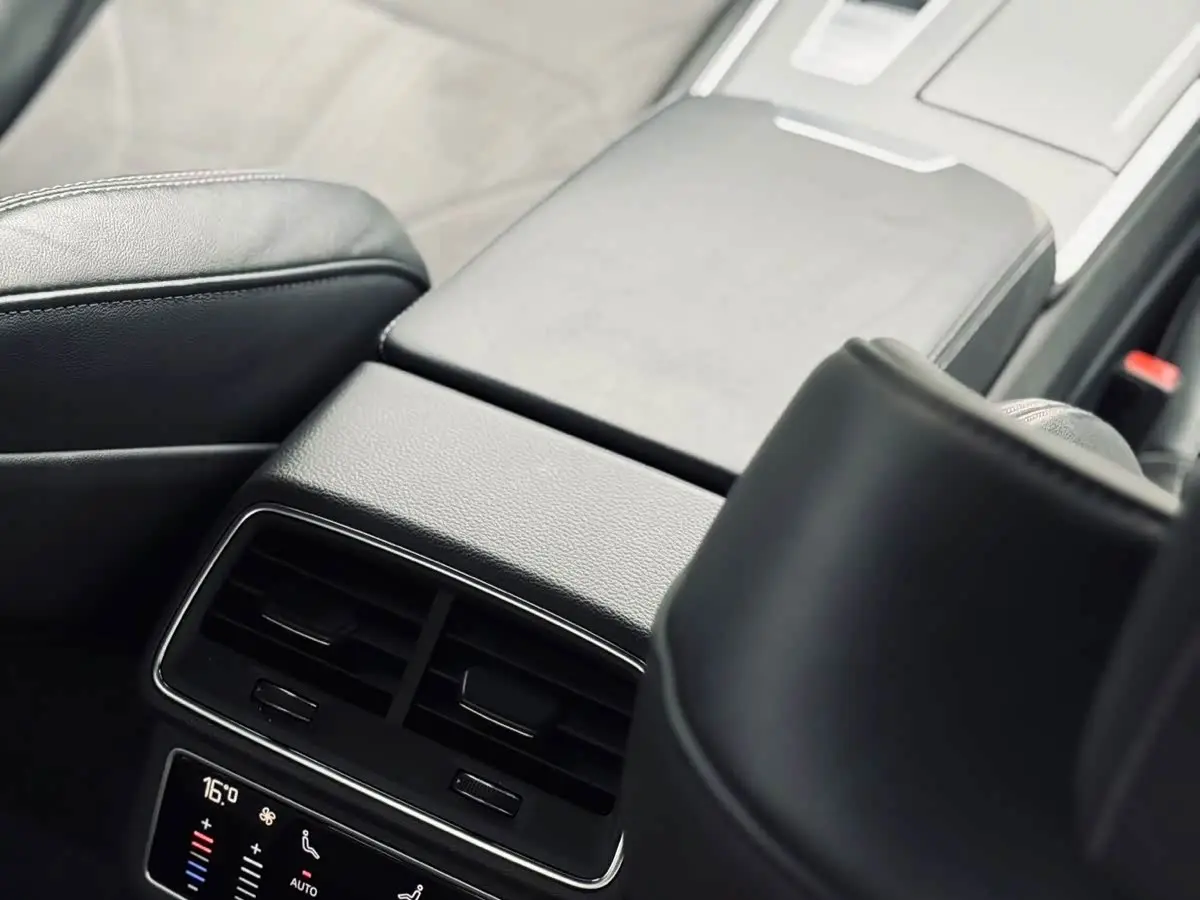 Audi A6L 2024 — Photo 9/13