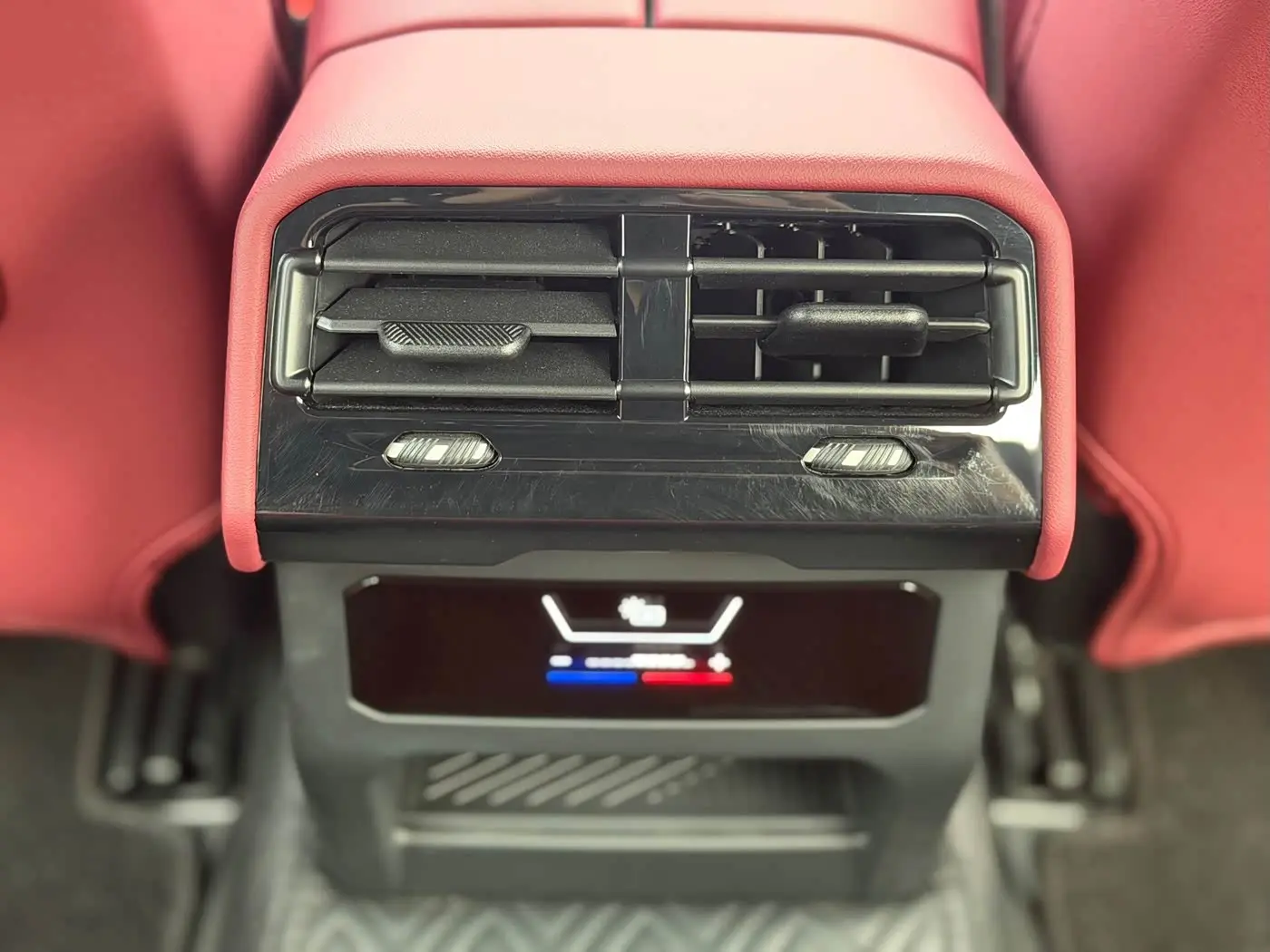BMW 5 Series 2025 — Photo 8/17
