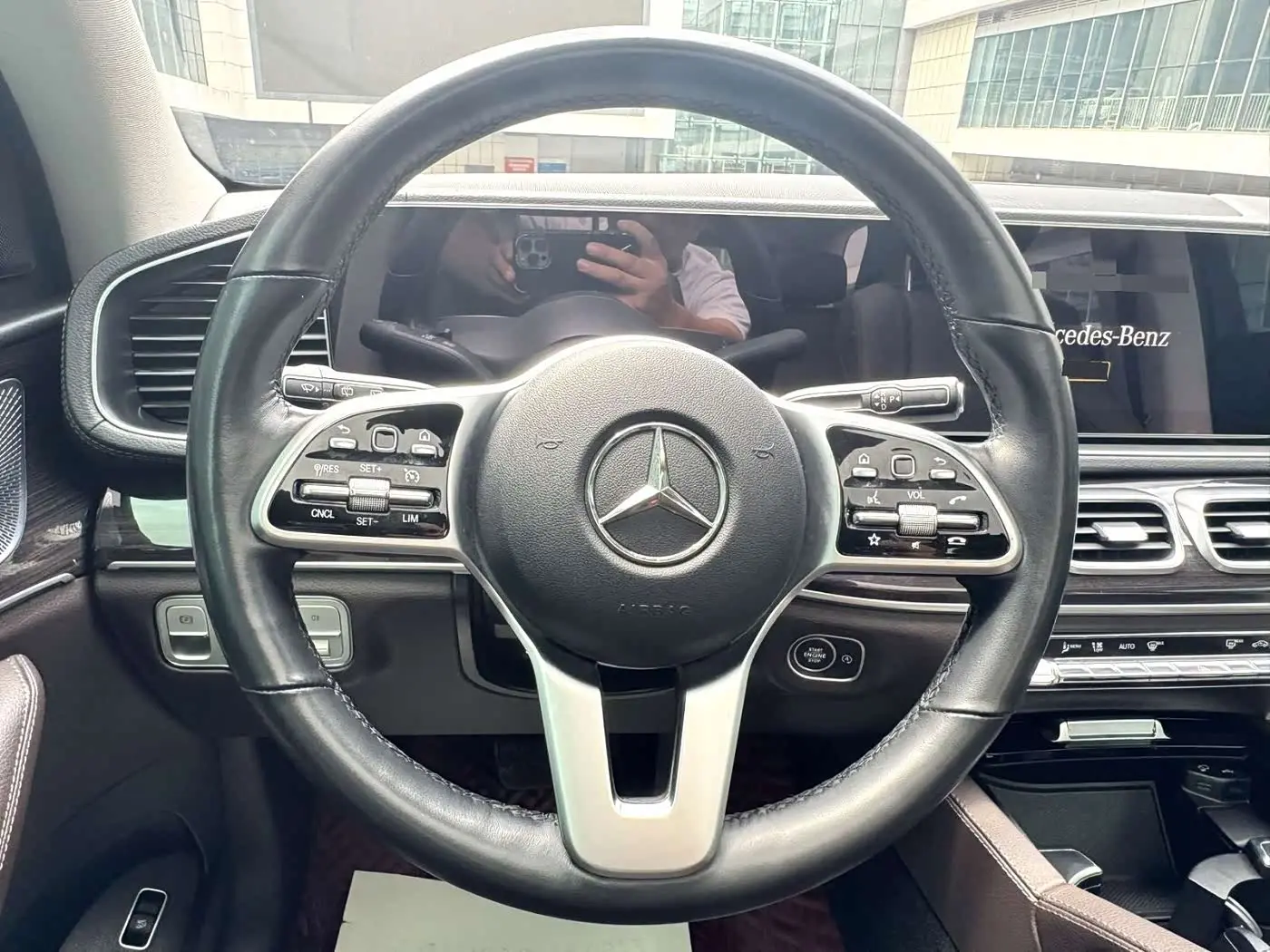 Mercedes-Benz GLE 2023 — Photo 8/11