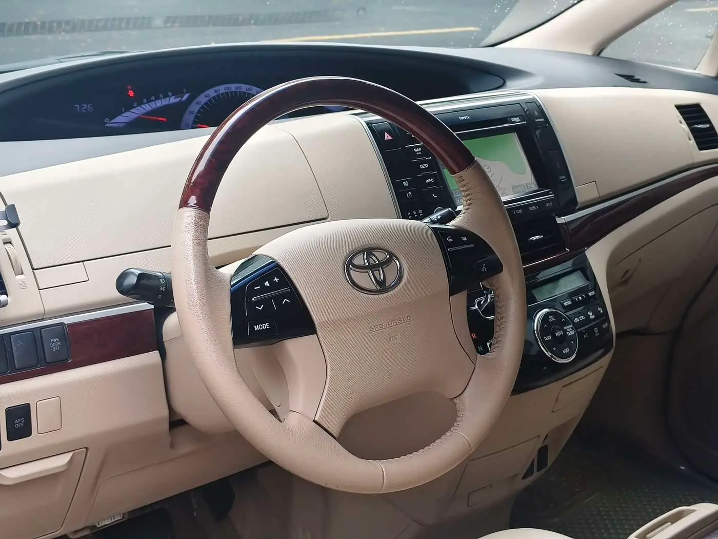 Toyota Previa 2015 — Фото 4/18