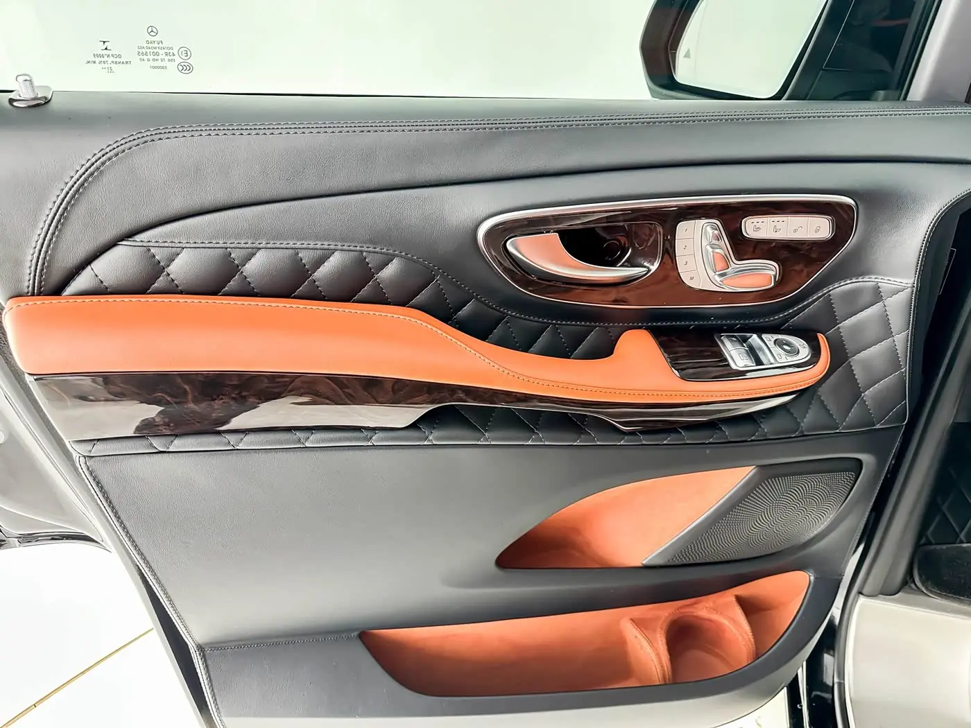 Mercedes-Benz V-Class 2022 — Фото 11/17