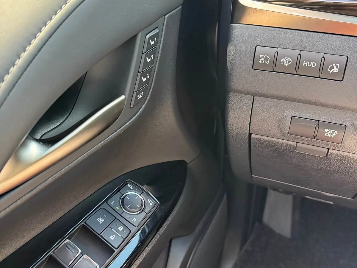 Lexus LX 2017 — Фото 16/20