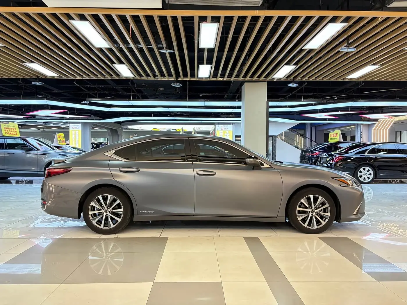 Lexus ES 2020 — Photo 6/19