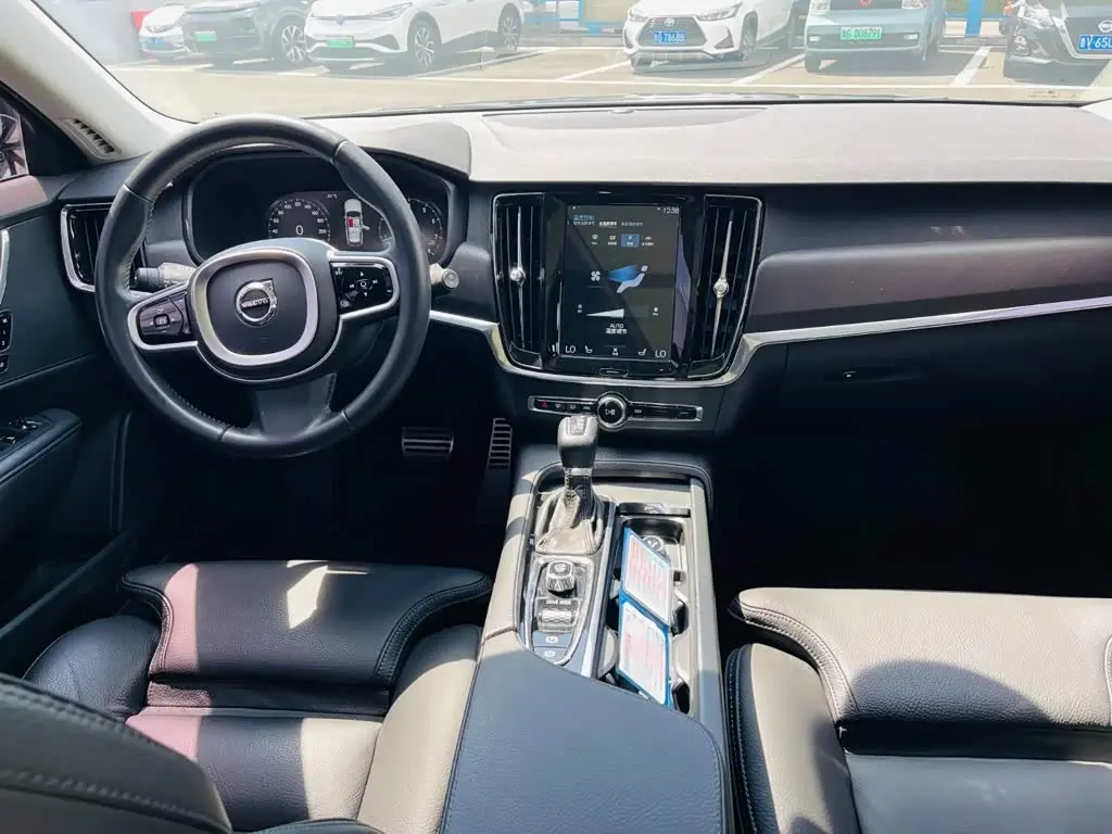 Volvo V90 2018 — Фото 15/19