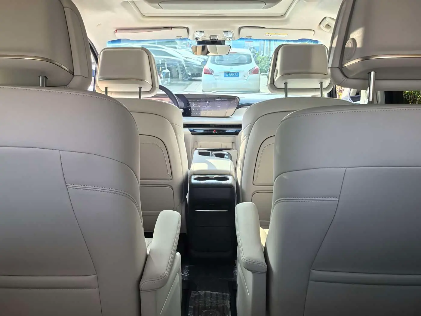 Buick GL8 2025 — Photo 7/9