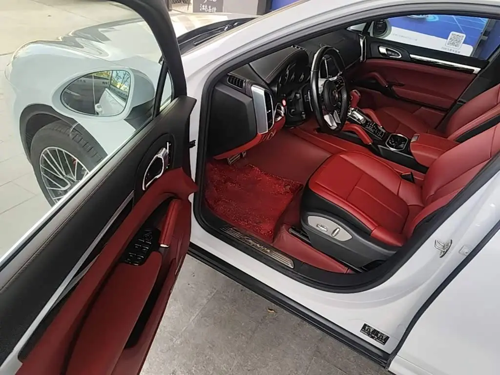 Porsche Cayenne 2016 — Photo 14/20