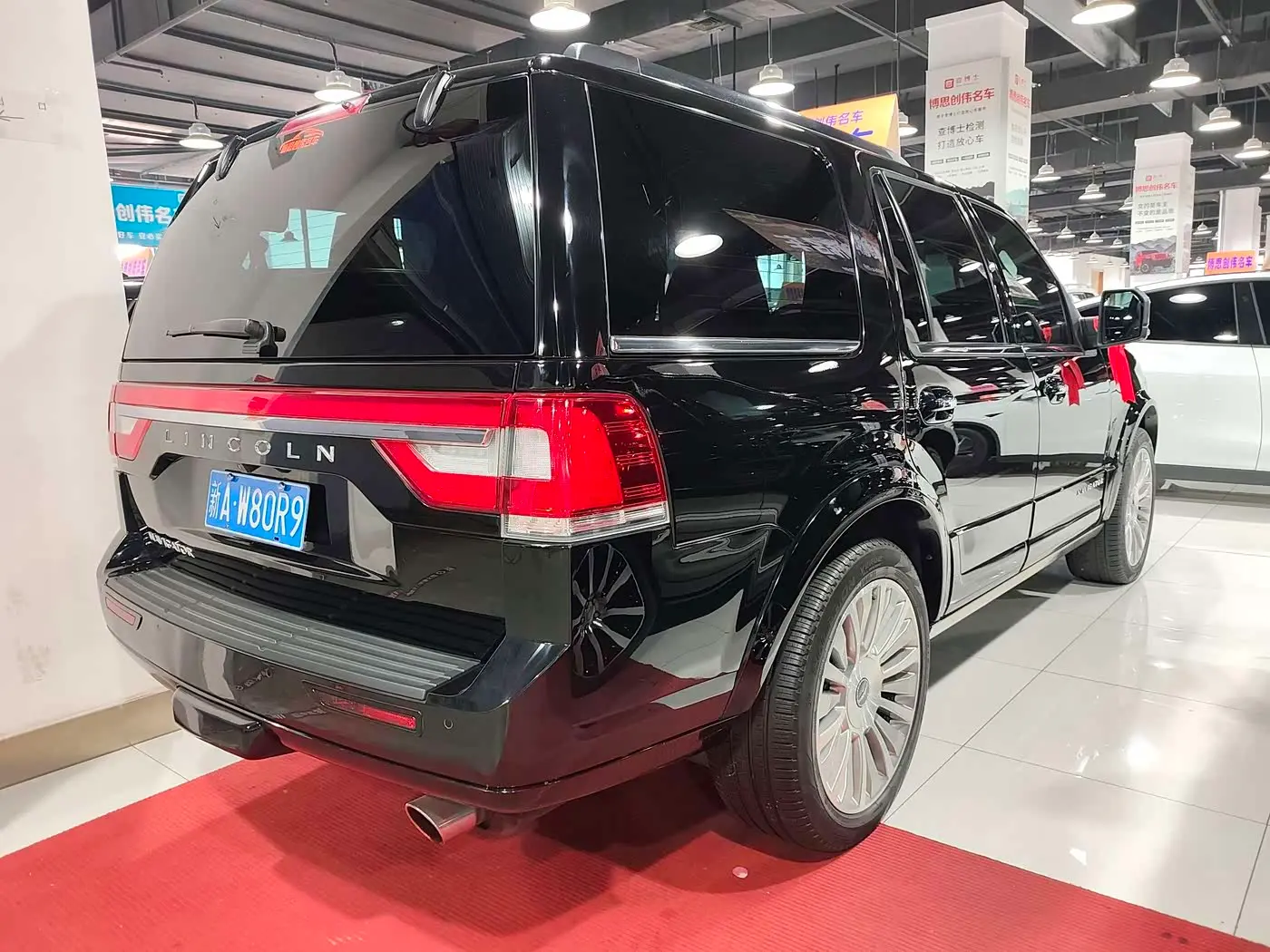 Lincoln Navigator 2017 — Photo 9/19