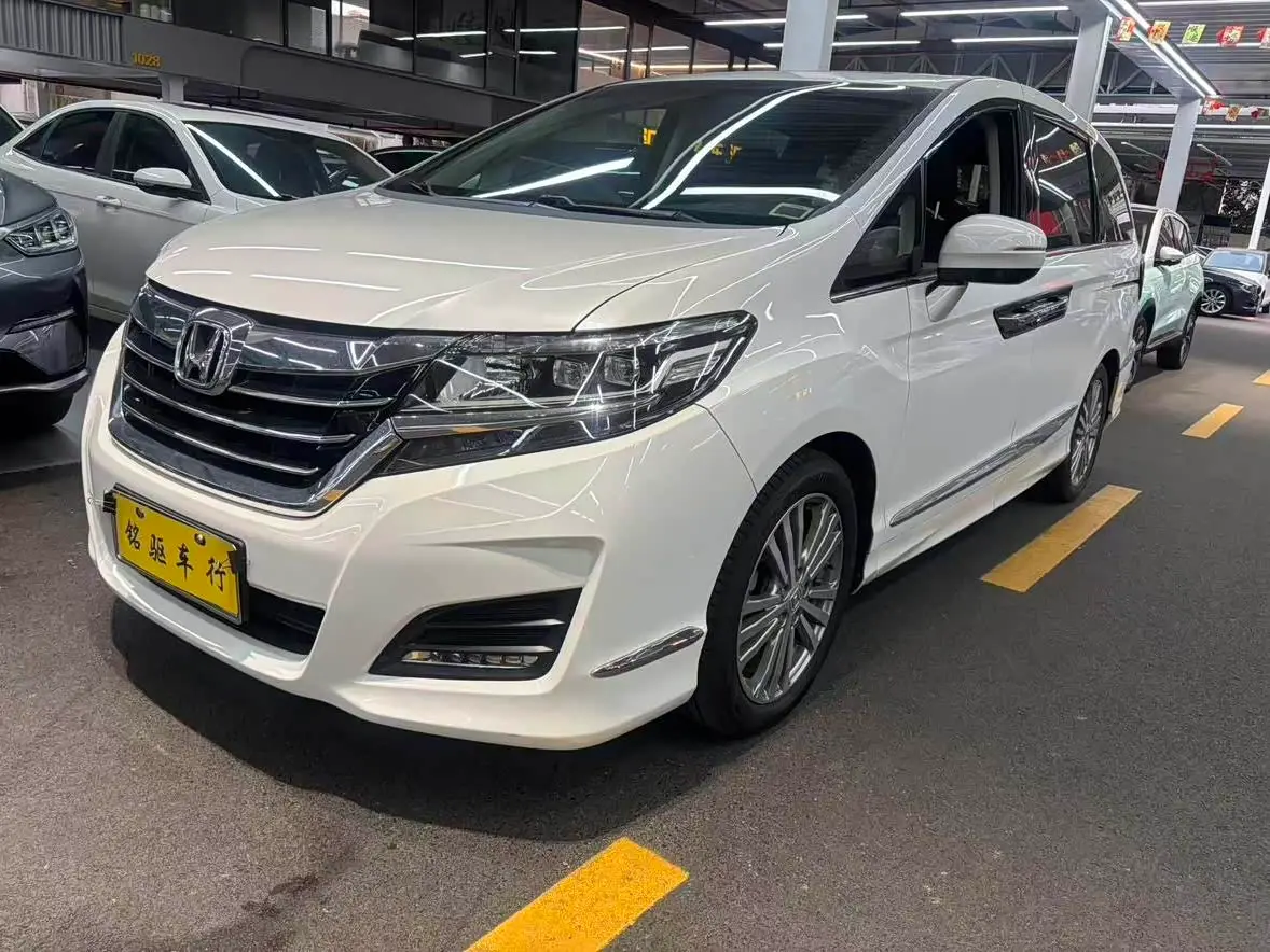 Honda Elysion 2018 — Photo 1/18