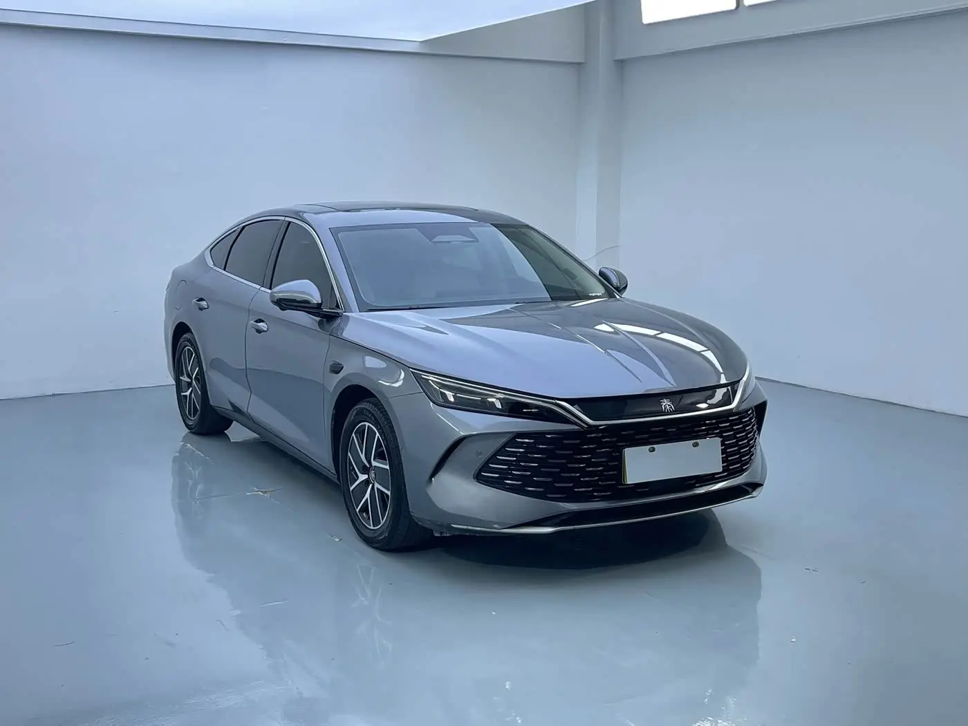 BYD Qin L 2025 — Photo 1/17