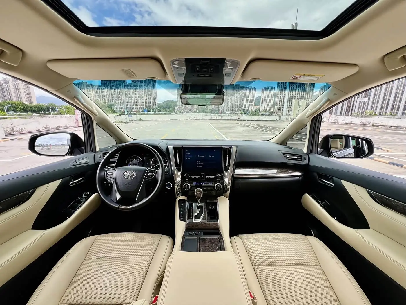 Toyota Alphard 2023 — Photo 8/20