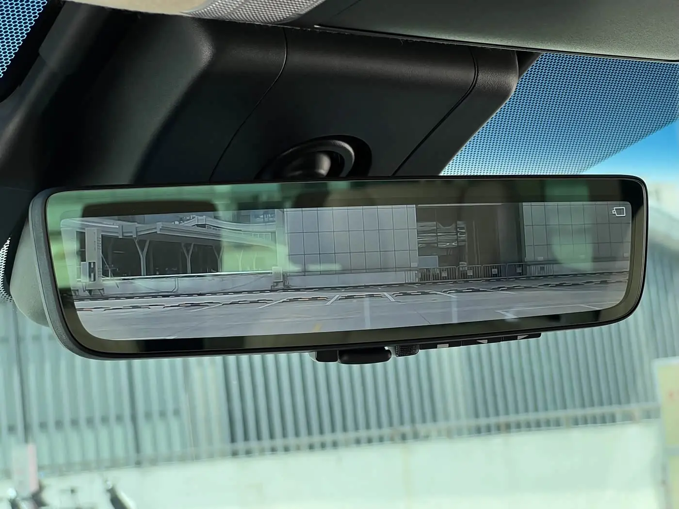 Toyota Alphard 2023 — Photo 18/20