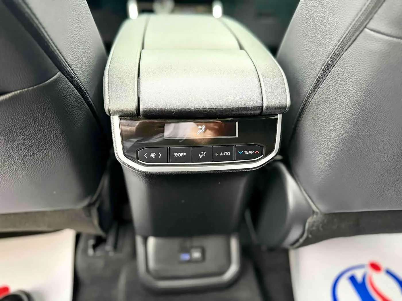 Toyota Highlander 2022 — Photo 10/12