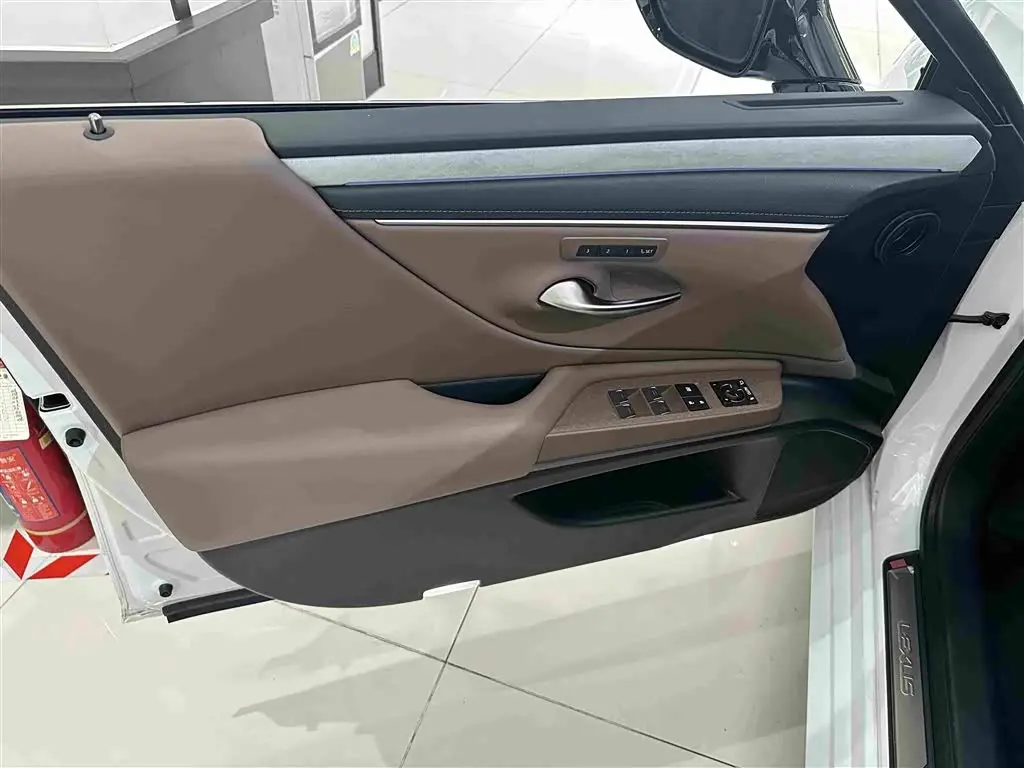 Lexus ES 2026 — Photo 6/20