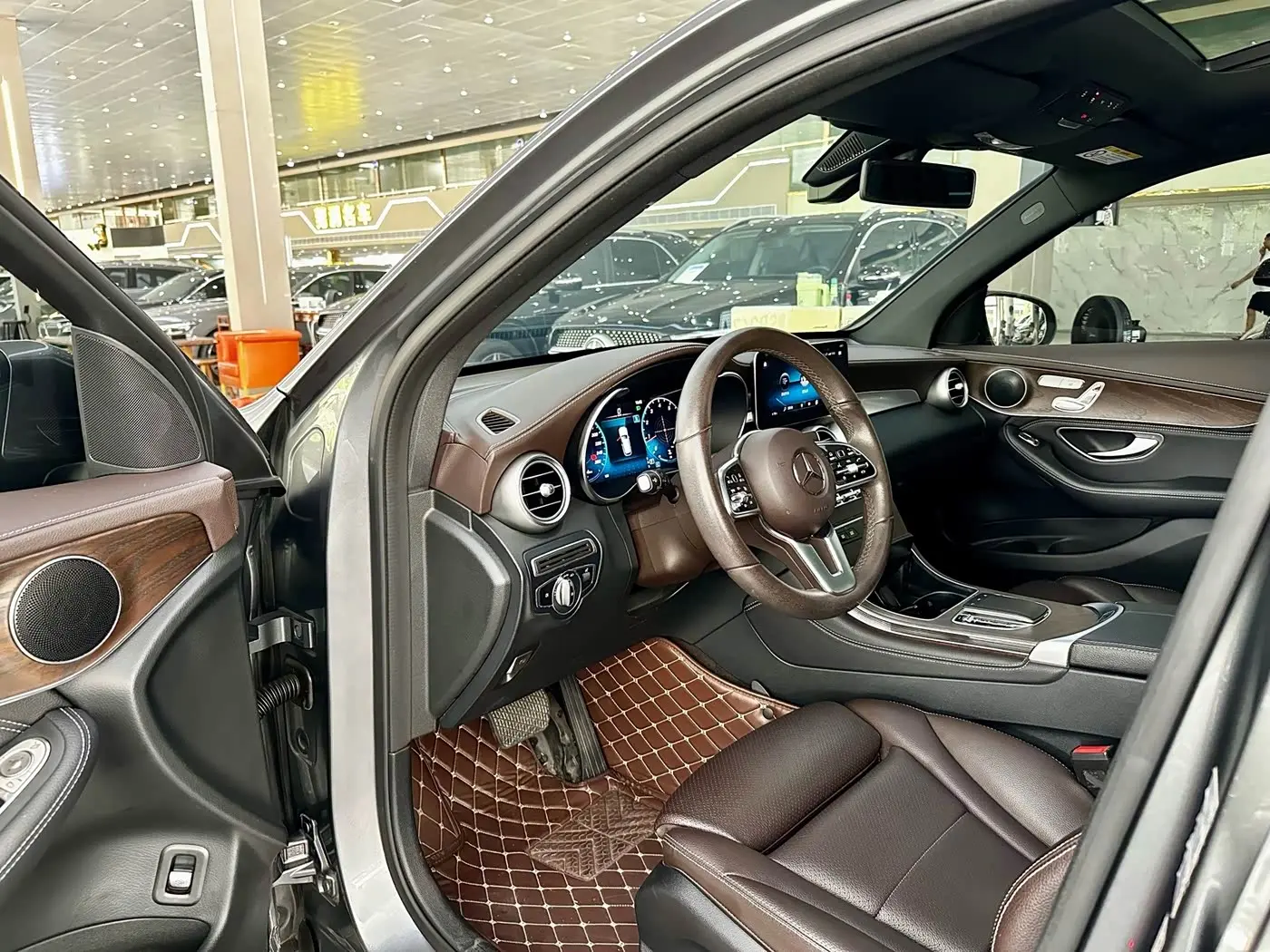 Mercedes-Benz GLC 2020 — Photo 5/17