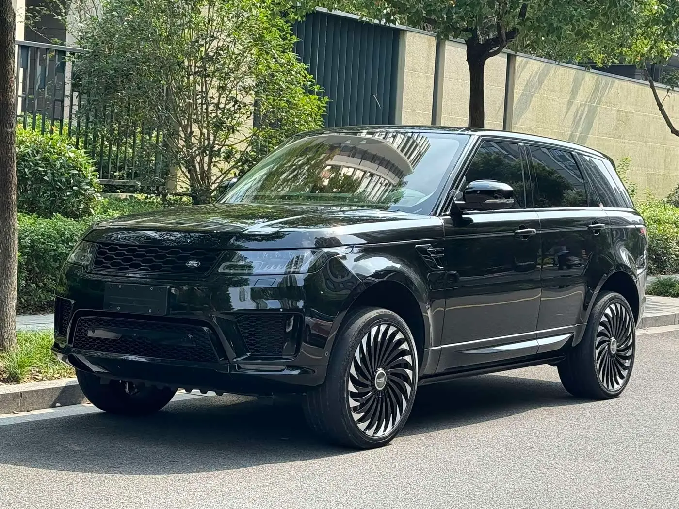 Land Rover Range Rover Sport 2021 — Фото 1/19