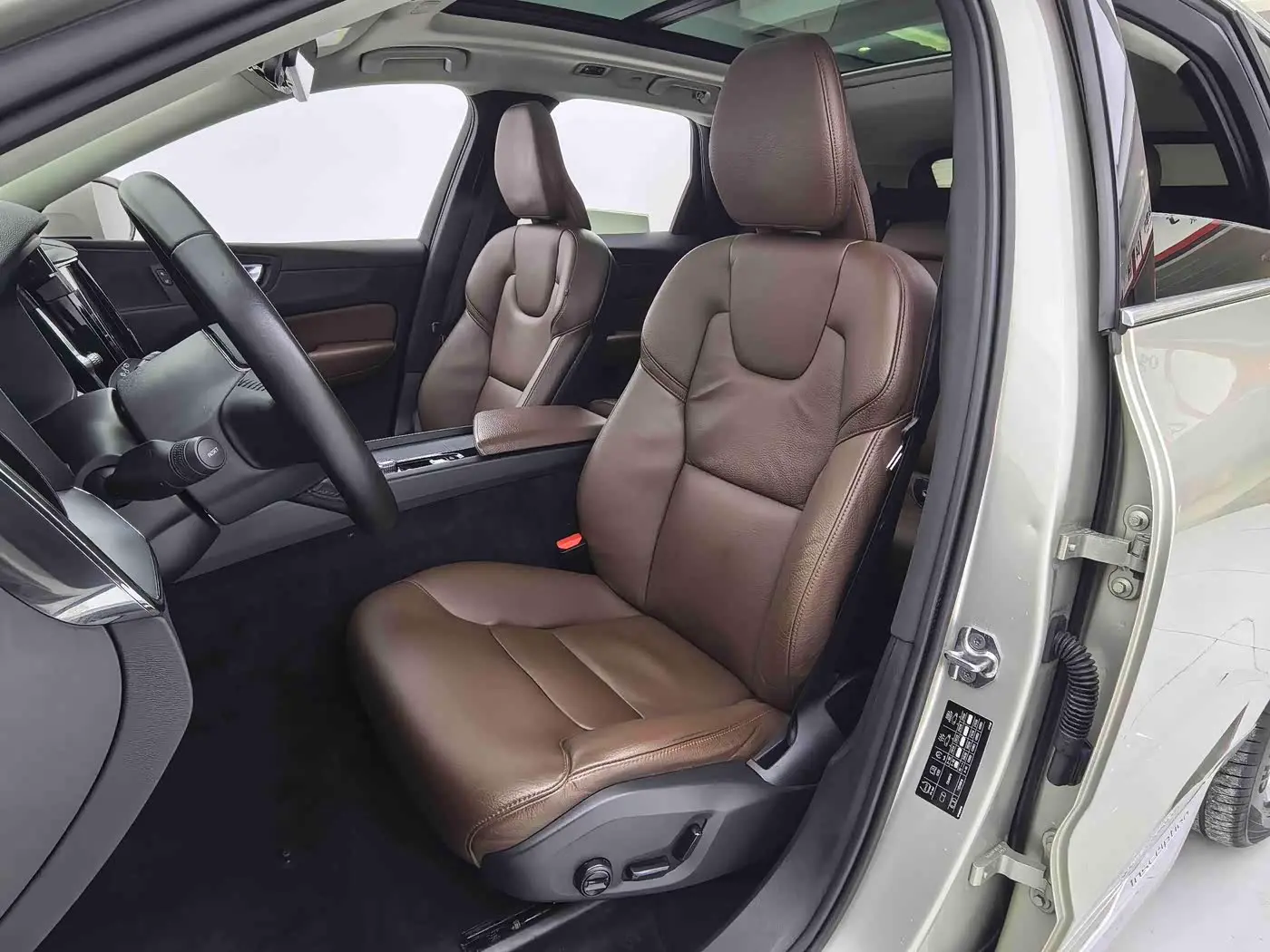 Volvo XC60 2020 — Фото 5/20