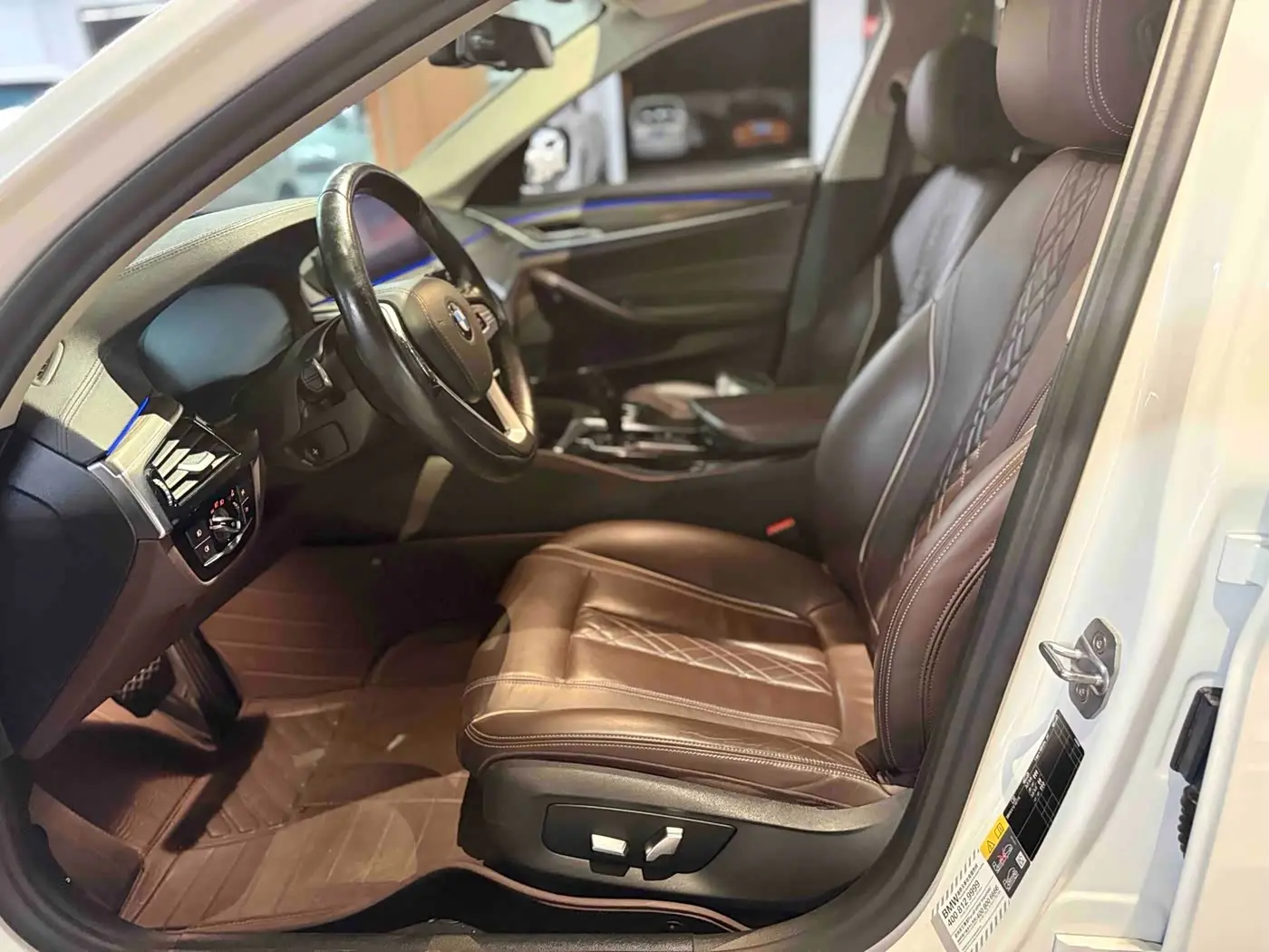 BMW 5 Series New Energy 2019 — Фото 9/20